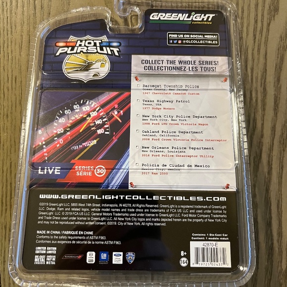 Greenlight Hot Pursuit 2016 Ford Explorer New Orleans Police Department 1/64 - Picture 3 of 3